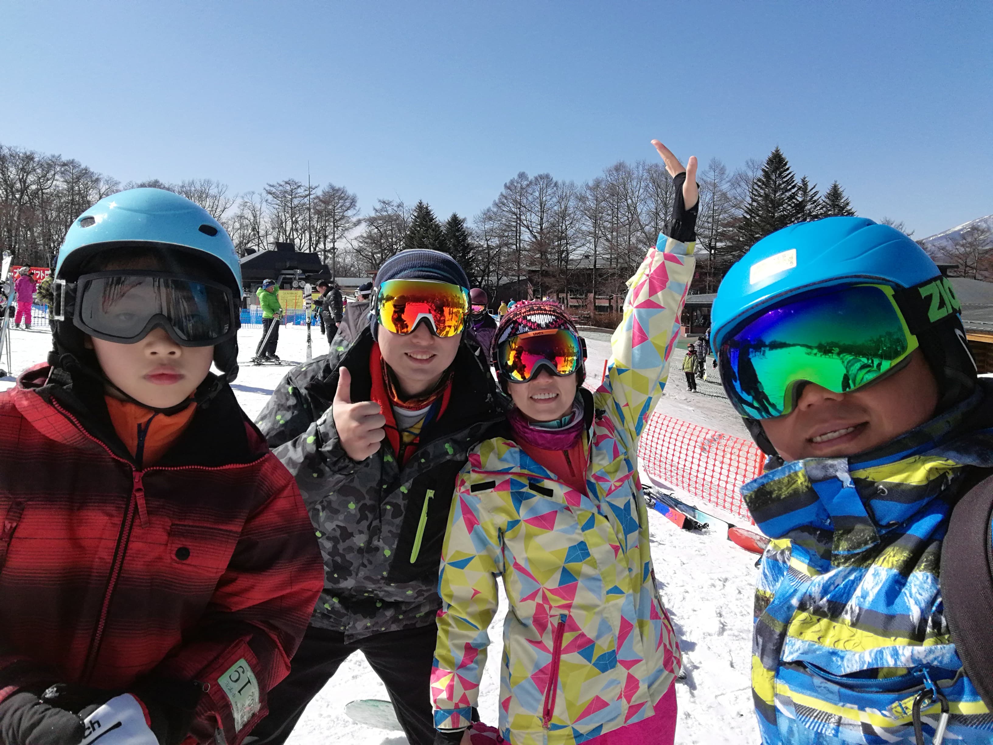 冒險葉教練與滑雪學員合照