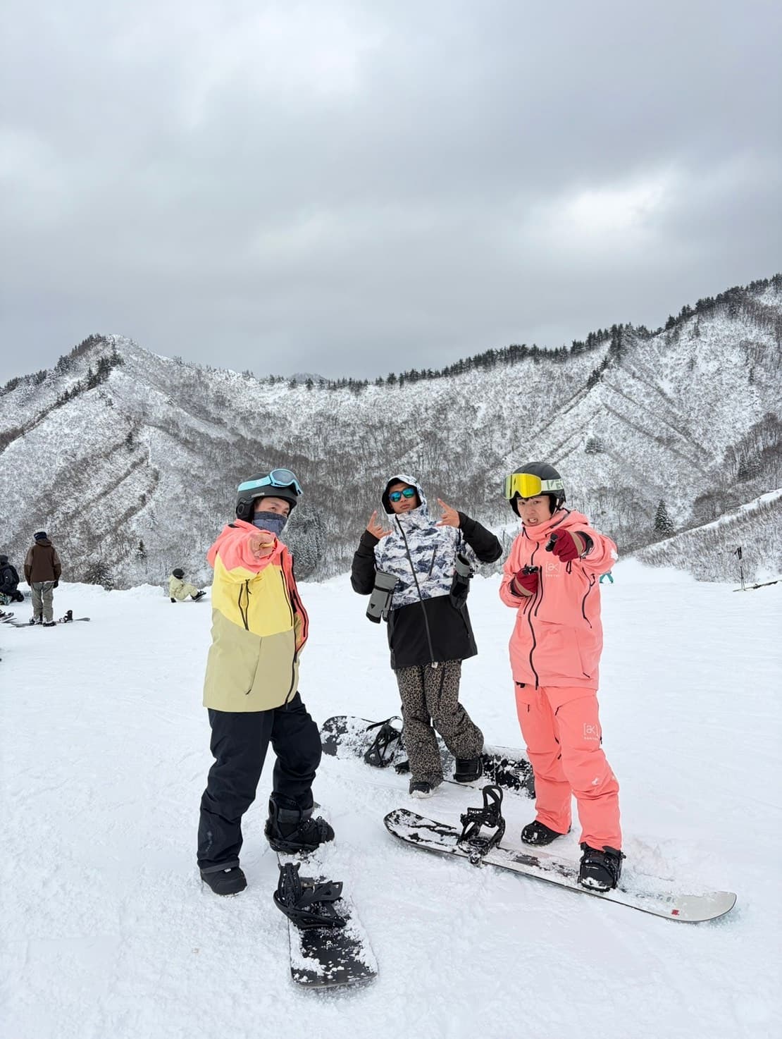 Alex 與滑雪學員合照