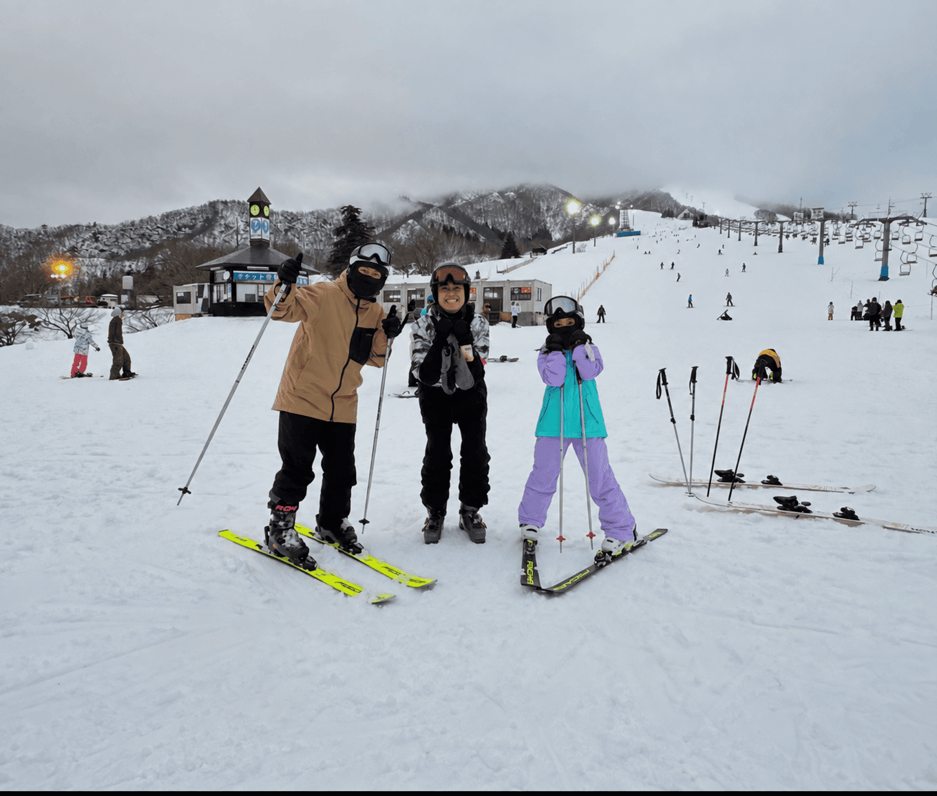 Chris 與滑雪學員合照