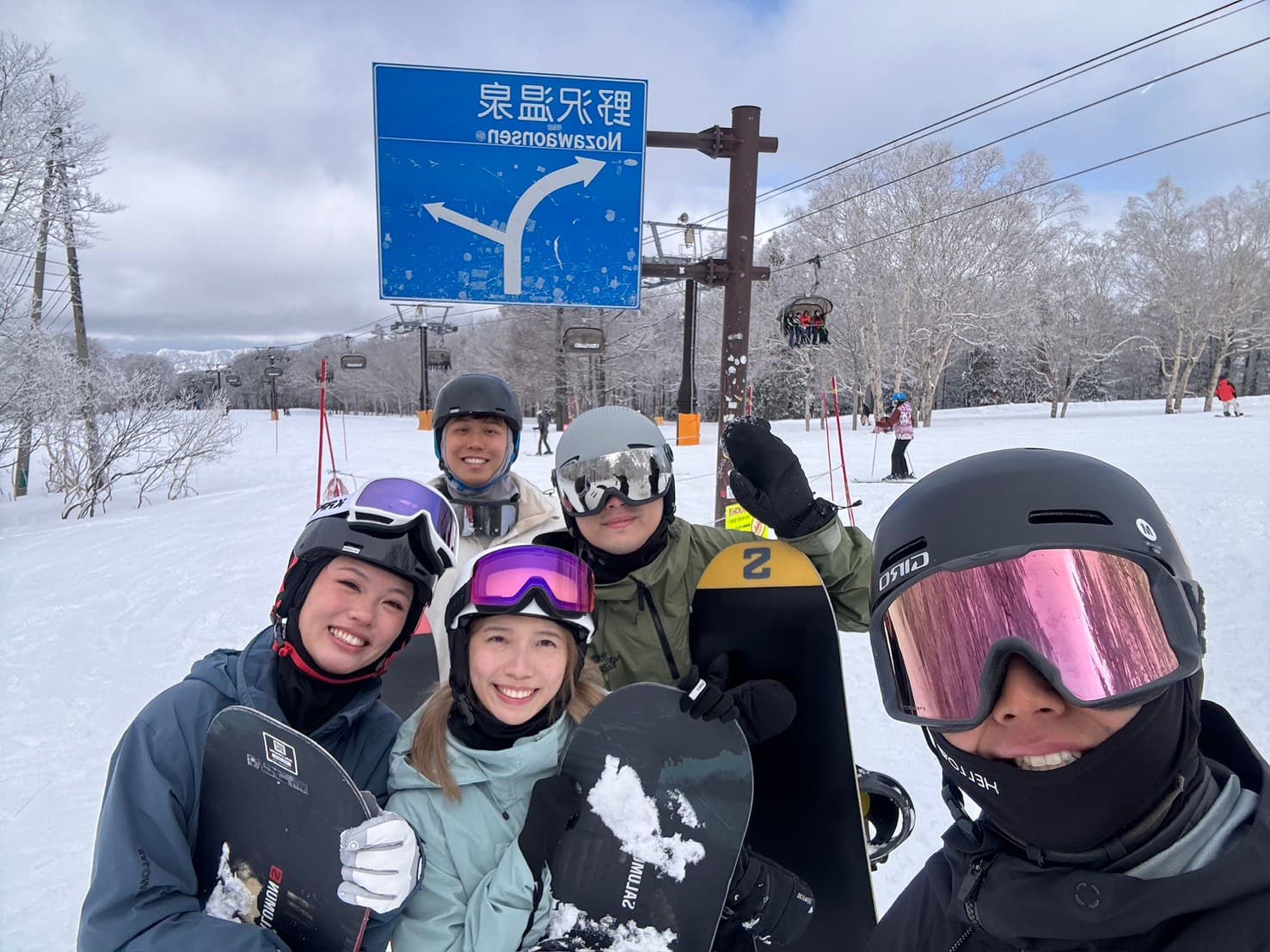 黃士恩 (Josh) 與滑雪學員合照
